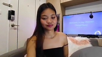 Abby2634'S Webcam Performance Showcasing Her Wet Pussy