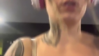 Fitness Enthusiast Gets Turned On At The Gym In A Bra