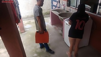 Brazilian Wife Gives Back To The Washing Machine Repairman With Her Buttocks In Exchange For A Fetishistic Encounter While Her Spouse Is Absent